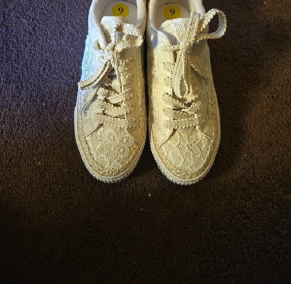 Marc Fisher Cream Lace Platform Sneakers Size 9.  Worn Once - Picture 3 of 8